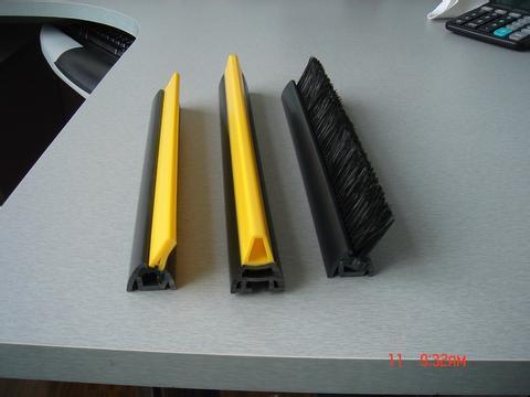 安全防夾扶梯毛刷圖片,安全防夾扶梯毛刷高清圖片 潛山縣創力特種制刷廠,